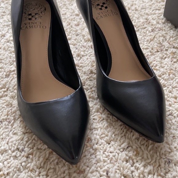 New Vince Camuto Salest Black Leather Pumps Size 6 - Picture 6 of 6